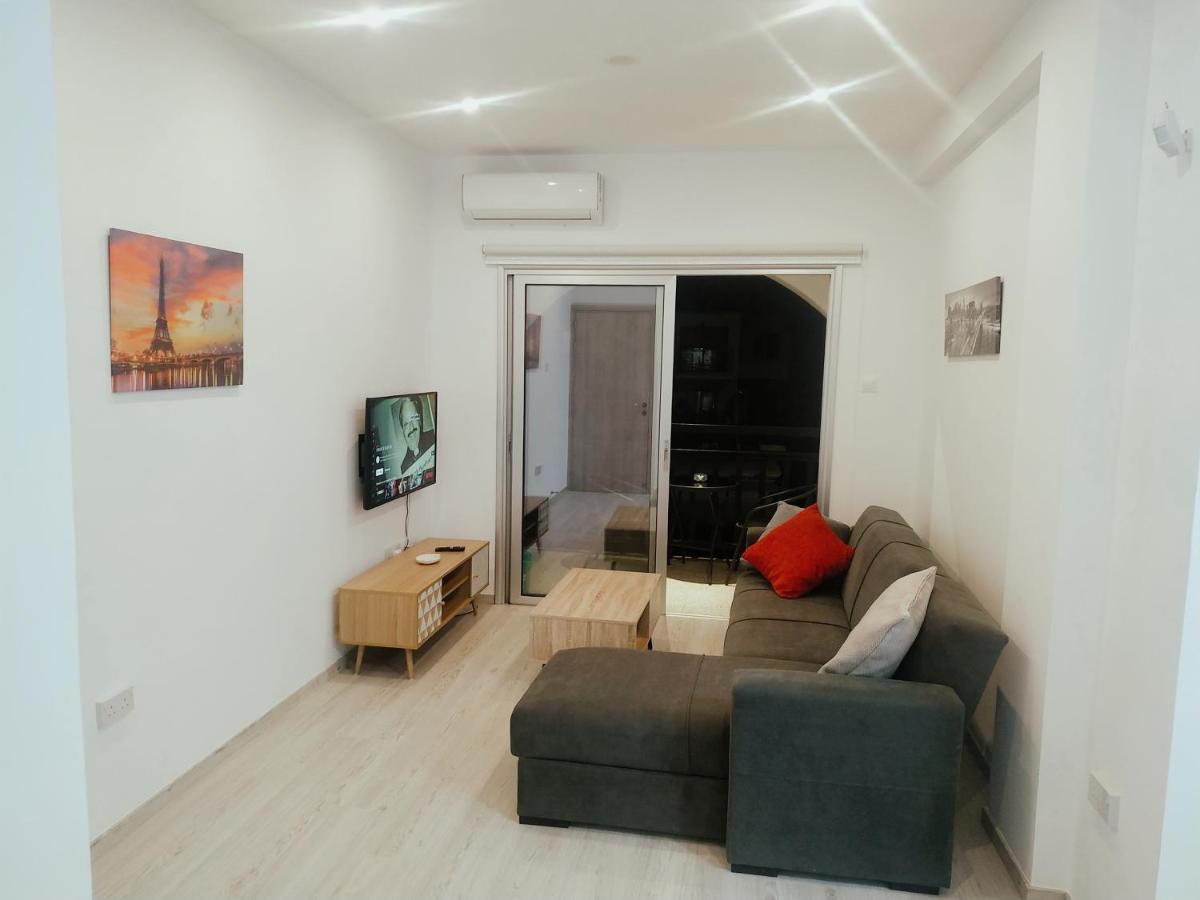 Appartamento Charming Holiday Retreat Kato Paphos Apt 400M To The Beach Esterno foto